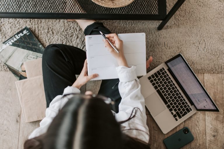80 Inspiring and Easy Journal Prompts for Beginners