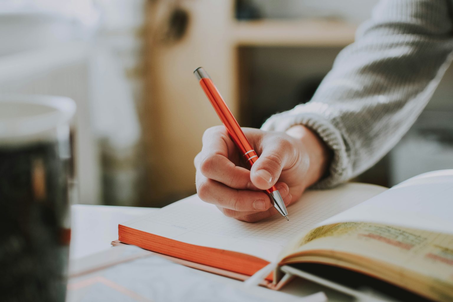 80 Inspiring and Easy Journal Prompts for Beginners