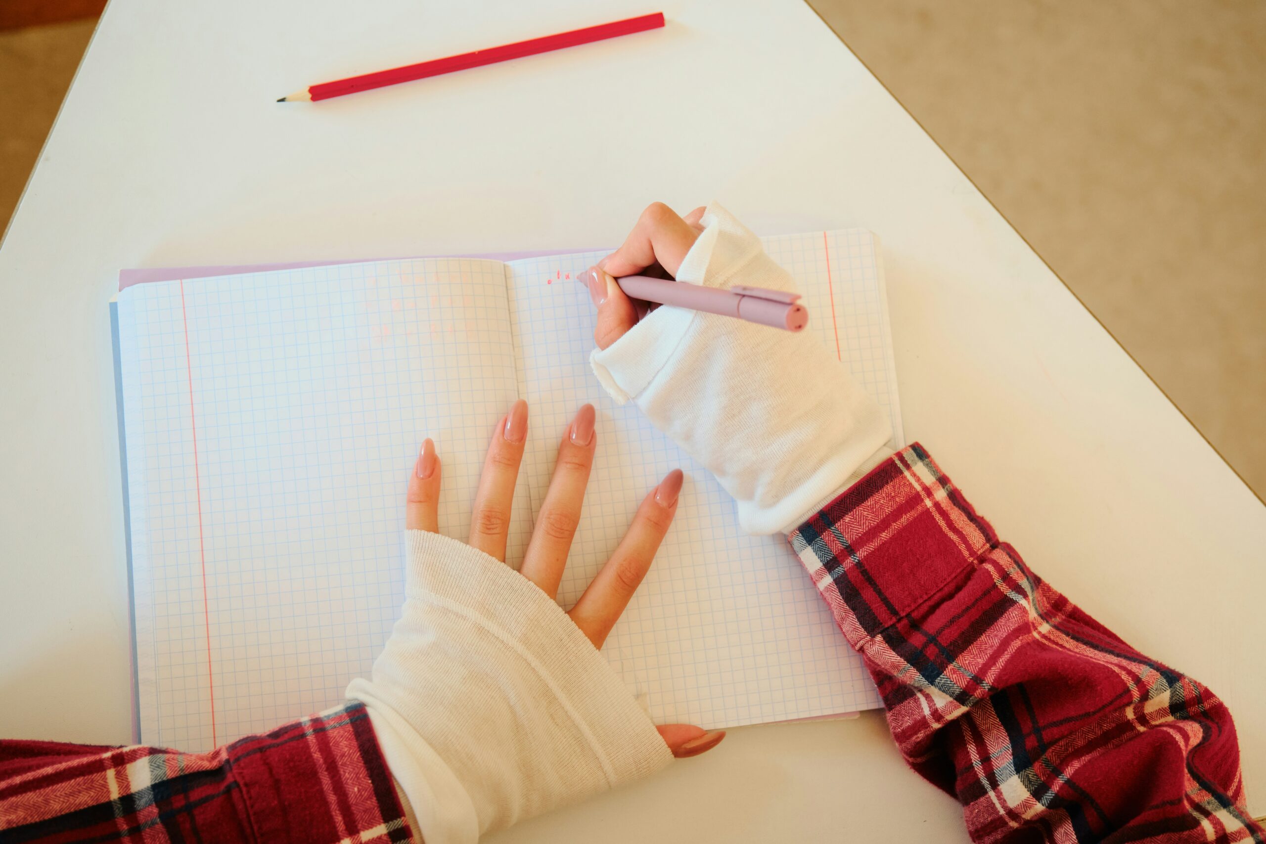 75 Simple Daily Journal Prompts for Self-Reflection